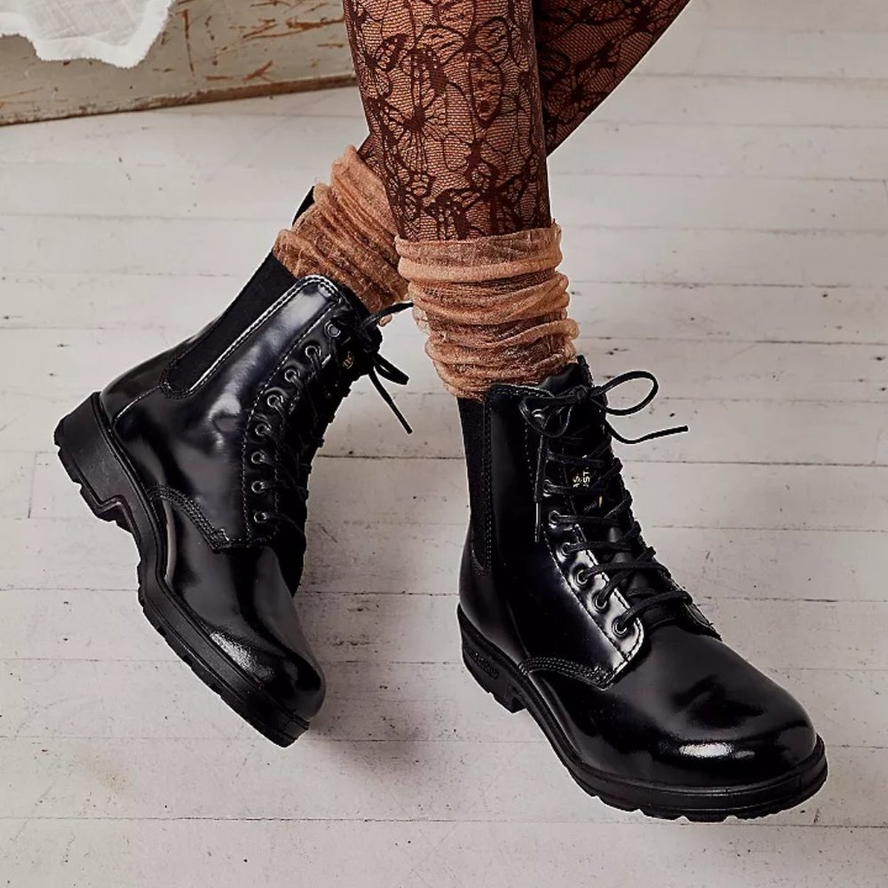 Blundstone Lace-Up Gore Boots in Black - Picture 1 of 5